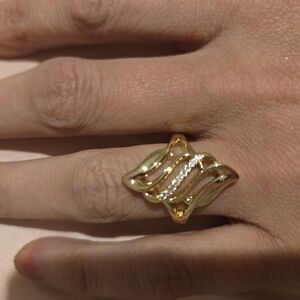 21kgp Dubai Jewelry -Gold Geometric Split Band Ring with Emerald-Cut Stone